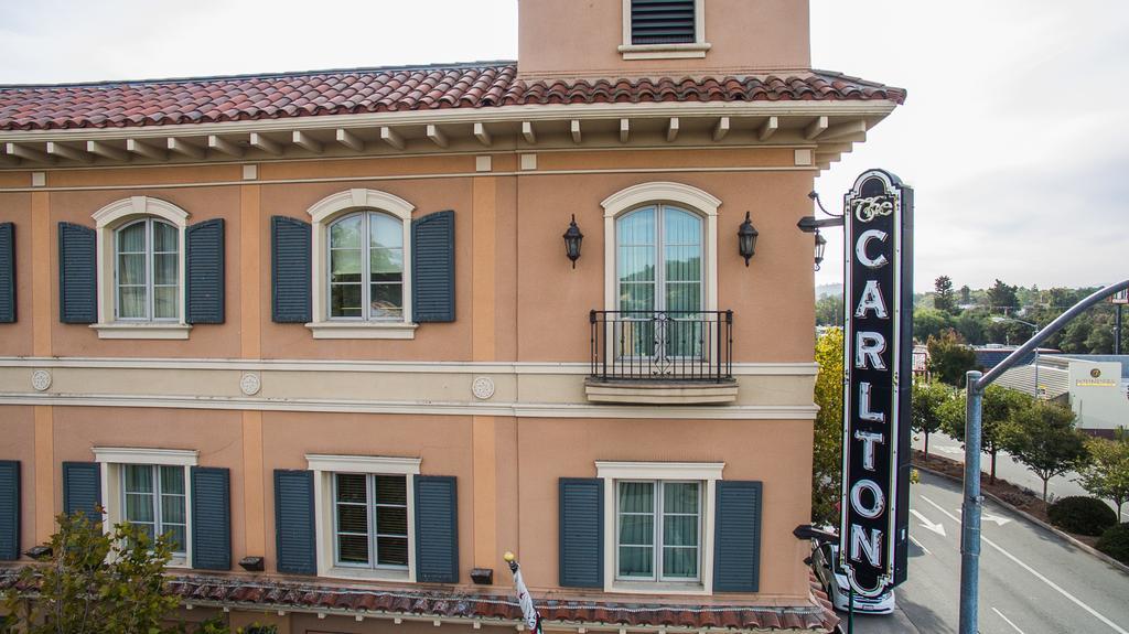 Carlton Hotel
