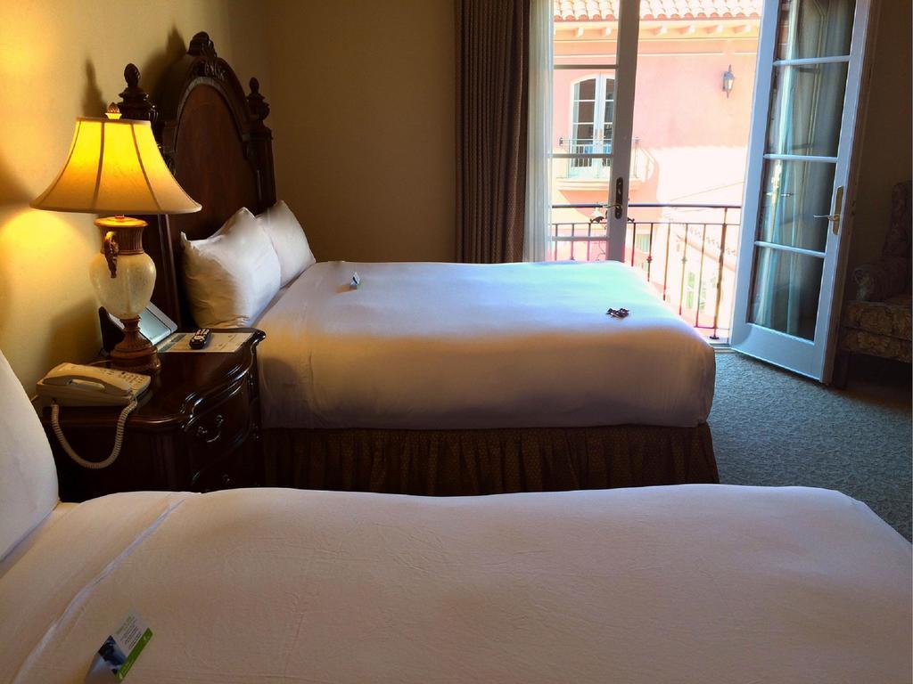 Carlton Hotel 3*