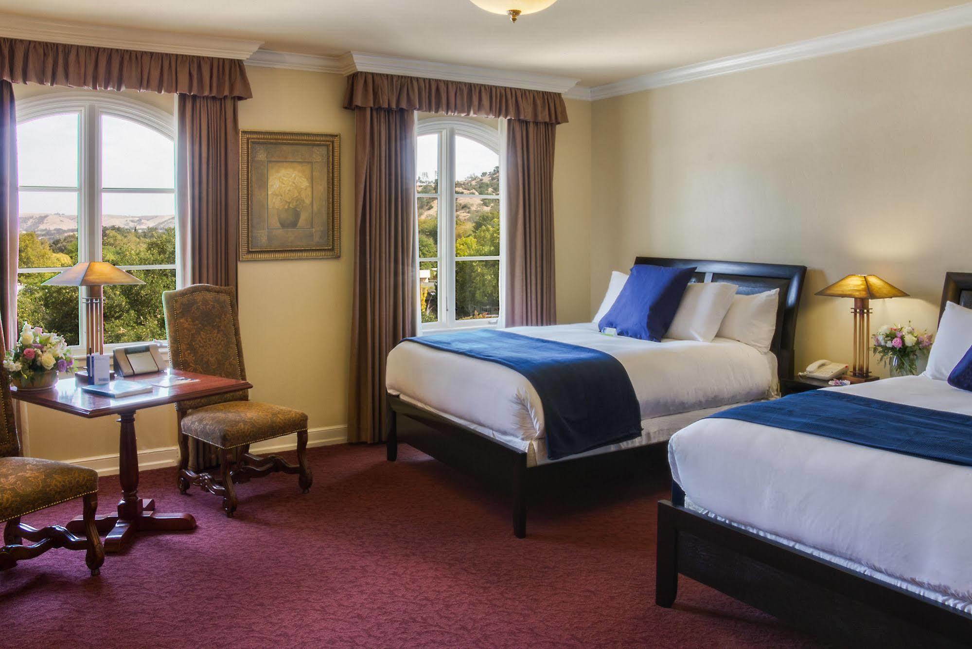 Carlton 3* Atascadero