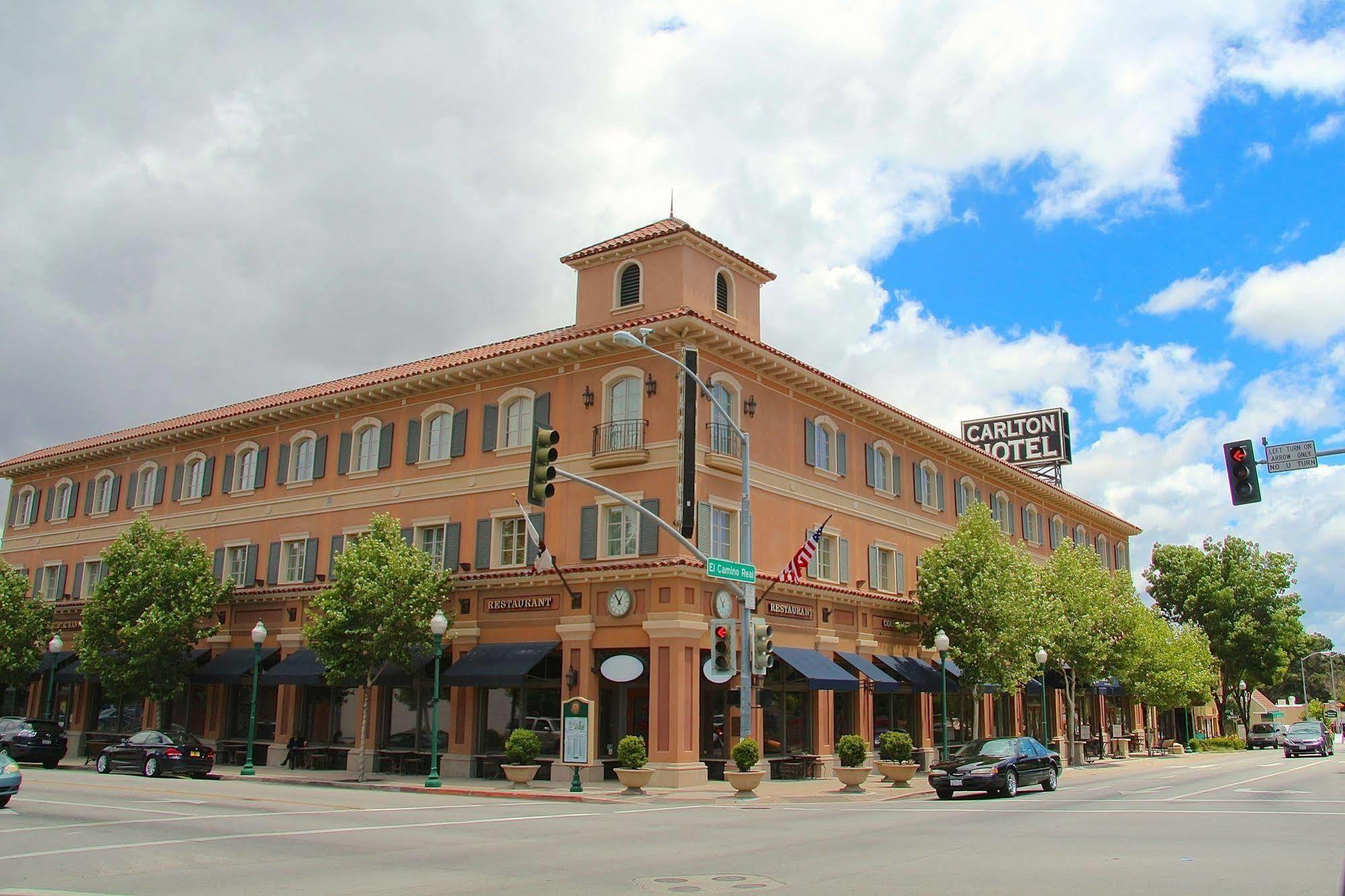 Carlton Hotel